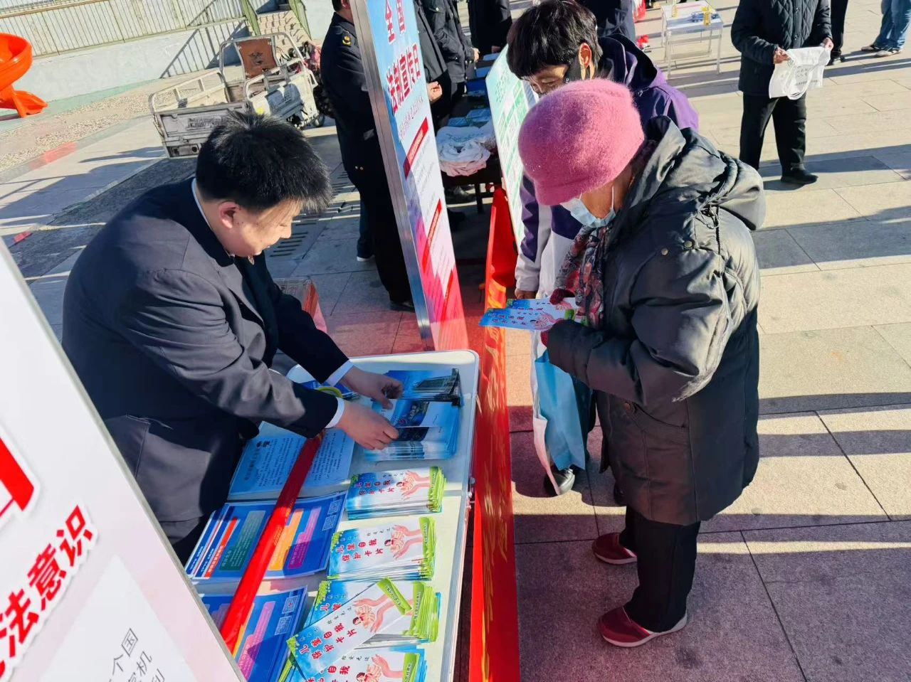 双报告宪法宣传工作.jpg